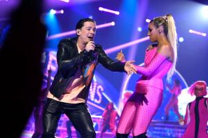 Guaynaa y Lele pons en los Latin AMAs