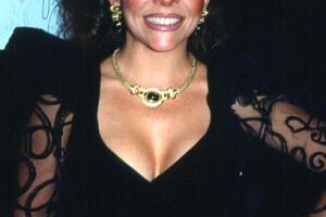 Verónica Castro, triste por no ver a sus nietos