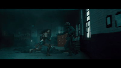 Wonder Woman rodillazo