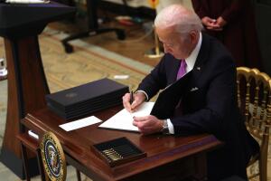 biden firma.jpg