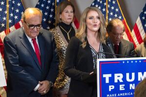 Rudy Giuliani, Sidney Powell, y Jenna Ellis.