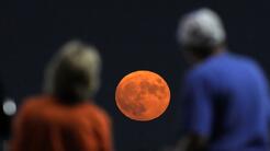 Cómo ver la poco usual superluna azul esta semana