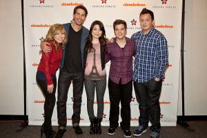 cast_icarly_together.jpg