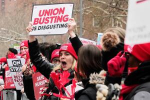 Cuarto día de huelga de enfermeras en Nueva York: hospitales y sindicato vuelven a negociar.