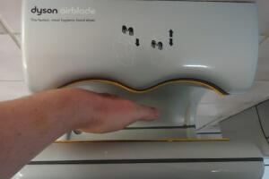 Máquina secadora de manos