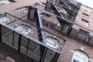 La Autoridad de Viviendas Públicas de Nueva York (NYCHA) intensifica la presión sobre inquilinos que no han pagado su alquiler, emitiendo cientos de avisos de desalojo en las últimas semanas.