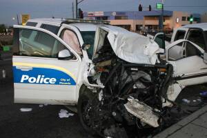 Patrulla con detenido cocha a vehículo particular y deja una persona sin vida en Phoenix