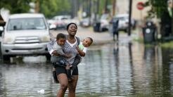 Nueva Orleans enfrenta doble amenaza con la llegada de Barry a Louisiana