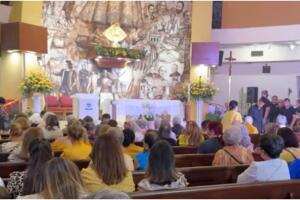 Así honran en Miami a la Virgen de la Caridad del Cobre en víspera de su celebración.