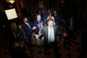 El equipo de hockey llegando al Estado de la Unión 