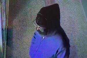 Ladrón roba en segundos hasta $250 mil dólares en joyería en Scottsdale