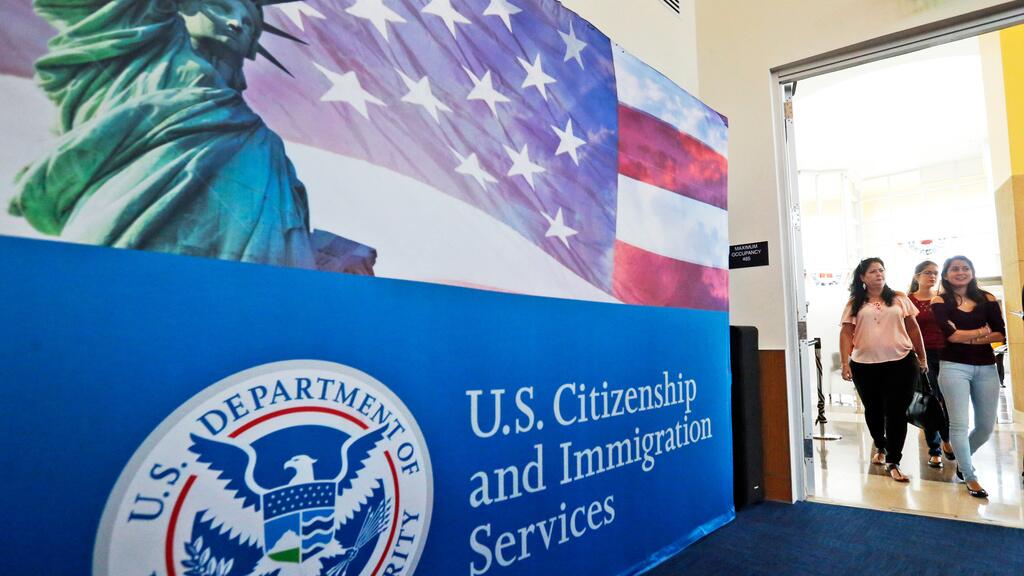 Cómo el gobierno de Trump busca acelerar los procesos para retirar la ciudadanía a estadounidenses naturalizados