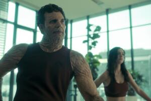 TheUmbrellaAcademy_Season3_Alphonso (Jake Epstein) número cuatro (3).jpg