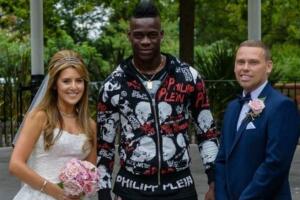 Balotelli con los novios