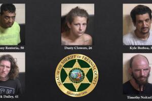 Cinco personas detenidas tras varios robos en cementerio de Fresno, al centro de California.