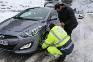 manejo en nieve: llantas de invierno o cadenas