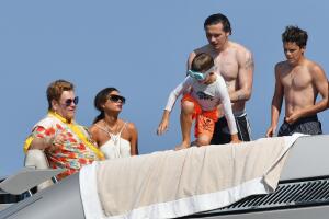 EXC David Beckham - Victoria Beckham - Sir Elton John - Harper Beckham - Brooklyn Beckham - David Furnis