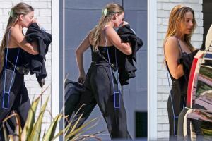 Margot Robbie saliendo de casa Cara Delevingne (1).jpg