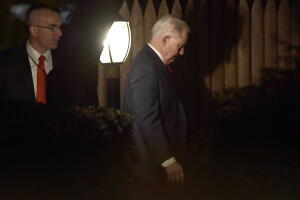 jeff Sessions la tarde del 7 de noviembre al dejar el edificio de la fiscalía general.