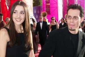 Esta foto corresponde al día en que Verónica Rasquin acompañó a Marc Anthony a los Premios GRAMMY de 1999 cuando eran novios. 
