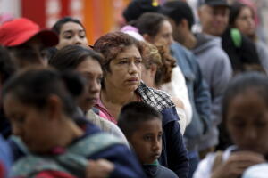 El gobierno de Trump quiere que cualquier inmigrante que busque asilo tendrá que hacerlo por un puerto de entrada y esperar su turno.