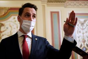 Josh Hawley, senador republicano por Missouri, en el segundo juicio político de Donald Trump.