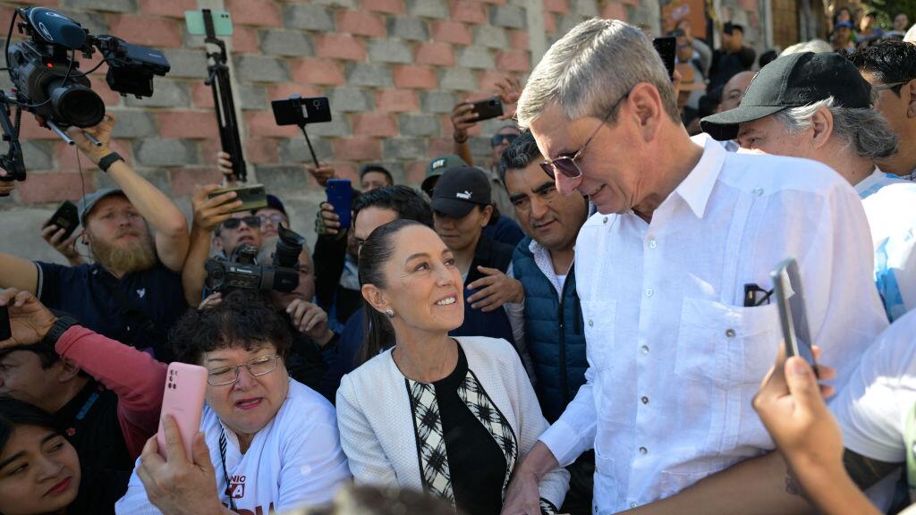 Quién es Jesús Tarriba, el esposo de Claudia Sheinbaum que se convertirá en  el primer caballero de México | Tu Ciudad Destino 2024 | Univision