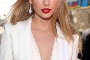 2012 MTV Video Music Awards - Red Carpet