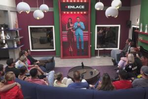 Alan Tacher y Alejandra Espinoza se enlazaron a la Villa de ¿Apostarías por mí? para dar los resultados