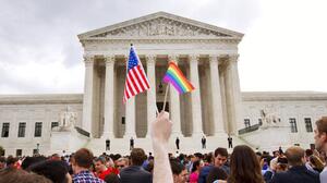 Pareja gay reacciona a comentarios del Papa: "Hemos sido aislados por muchos años solo por nuestra orientación sexual"