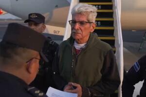 Estados Unidos entregó a la Fiscalía de El Salvador al excandidato presidencial Norman Quijano, condenado a 13 años de prisión por fraude electoral. 