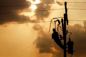 Alertan por riesgo de apagones para 170,000 clientes al sur de California