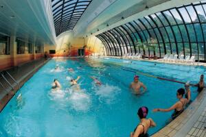 Por que não se deve urinar na piscina