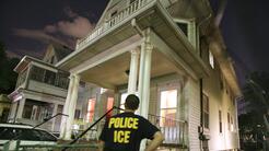 “Policía, abra la puerta”, uno de los trucos usados por ICE durante redadas de inmigración 