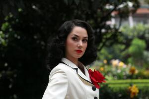 Sandra Echeverría y Ximena Romo pintan de otro color a María Félix en serie