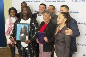 Hispana conoce a familia de su donante de órganos