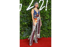 eiza-gonzalez-british-fashion-awards.png