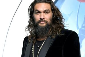 jason-momoa-cabello-largo-actor-aquaman.jpg