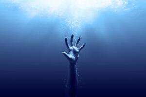 mano-en-agua.jpg