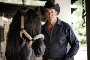 Eduardo Santamarina es Octavio Toscano