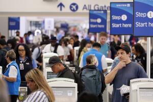 Disminuye turismo en California: tensiones comerciales afectan la llegada de viajeros internacionales