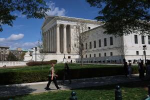 Por qué los jueces se muestran escépticos a aprobar la orden de Trump sobre ciudadanía