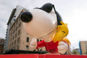 Macy’s presenta nuevo globo de Snoopy para el Desfile del Día de Acción de Gracias 2026.
