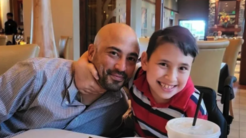 Ayuda de Impacto: Este niño sufre parálisis cerebral y quedó huérfano de padre. Su familia batalla ahora para que tenga una silla de ruedas