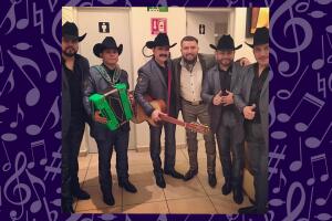 Poncho es igual de fan que nosotros