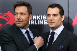 henry Cavill y BEN aFFLECK en la premire de Batman V Superman Grosby.jpg