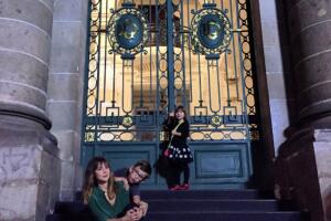 Camila Sodi y sus hijos