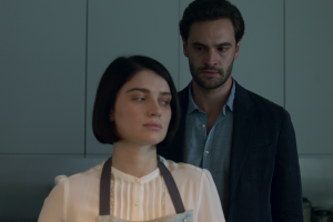 Behind Her Eyes Simona Brown y Tom Bateman Netflix.png