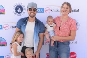 Nathan Kress junto a su familia