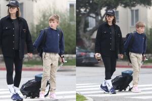 Los tenis rosados con los que apareció el hijo de Ben Affleck no aparecen en venta en la página de Nike. 